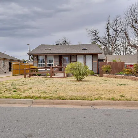 Cozy Oklahoma City Home With Deck And Gas Grill!
